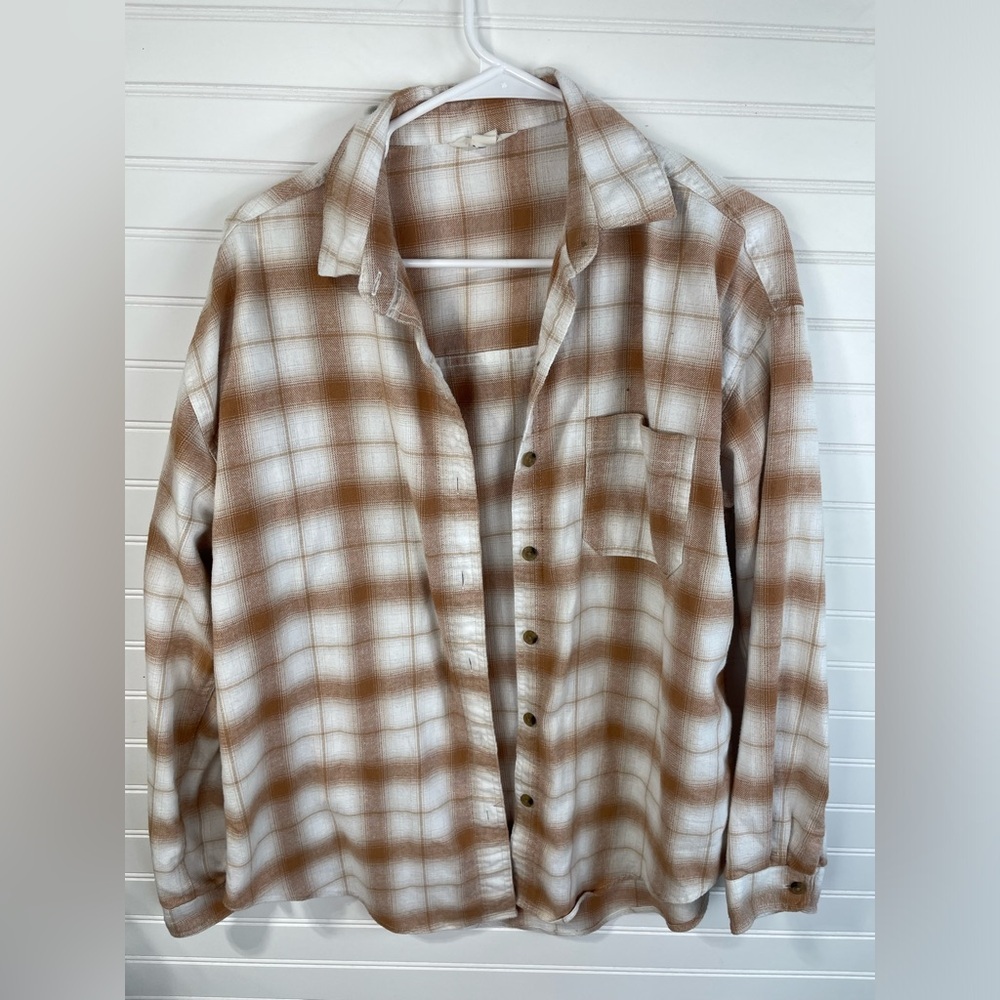 Aeropostale Tan & White Button Front Oversized Checkered Flannel Size Small EUC - Picture 2 of 6